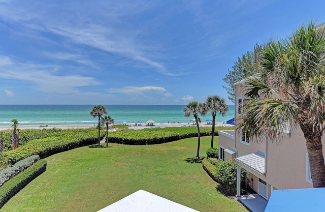 Beautiful, renovated Gulf Front at Sand Cay with private beach on Longboat