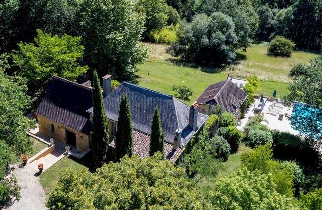 Beautiful residence, heart of Périgord Noir and tourist sites, heated pool