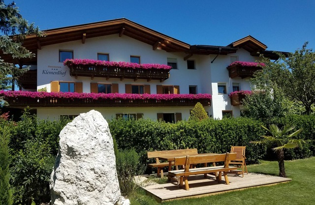 Beautiful Residence Klementhof with garden and a seasonal outdoor pool