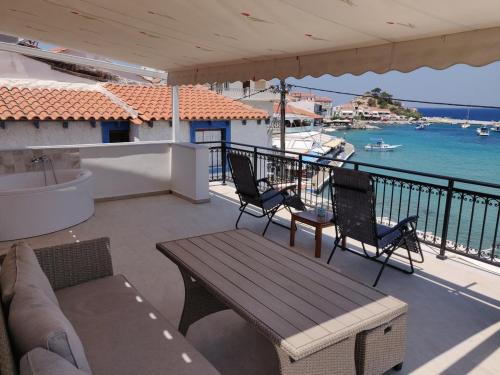 Beautiful rooftop with a hot tub