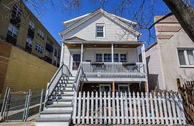 Beautiful Roscoe Village/Hamlin Park 4 bed 3 bath.