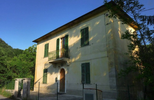 Beautiful rustic Tuscan villa overlooking the medieval village of Bagnone