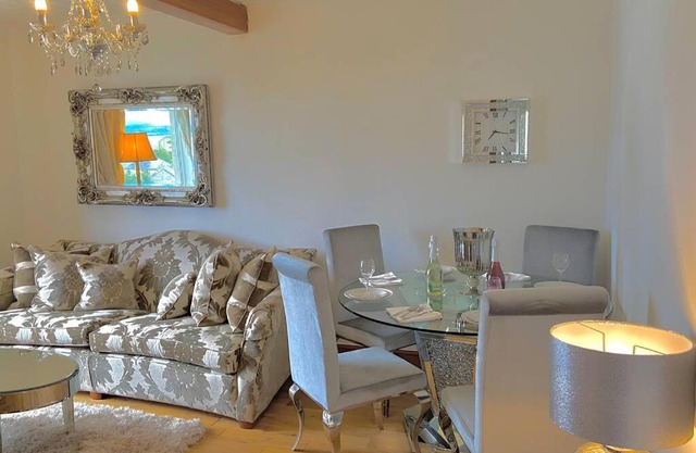Beautiful Sea View 2 Bed Home