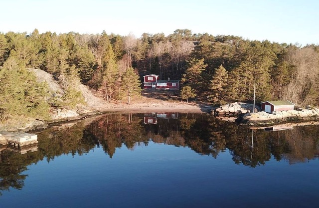 Beautiful & Secluded Beach House on Kirkøy Hvaler. Unique and tranquil. Sleeps 8