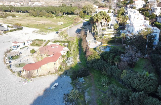 Beautiful self-contained villa Cirella sea front with garden