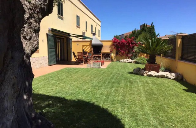 Beautiful single-family house with swimming pool.