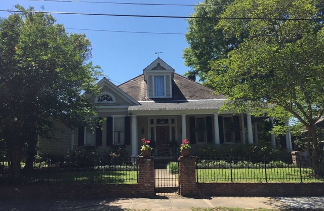 Beautiful, spacious center of Natchez - your home away from home