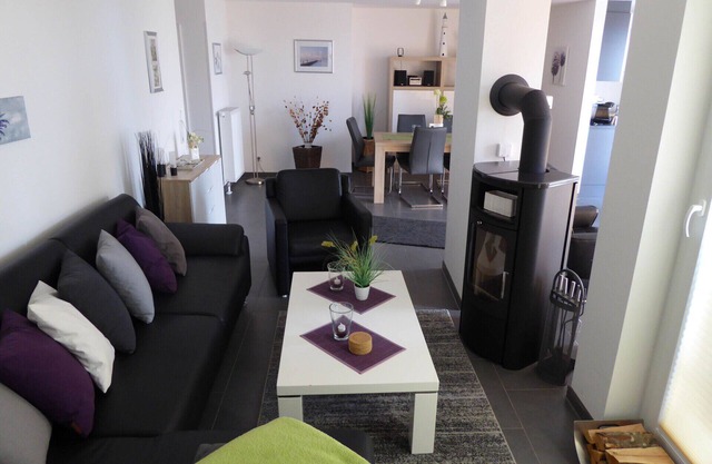 Beautiful spacious penthouse (96 sqm) 2 roof terraces, sea views, SKY