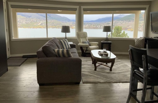 BEAUTIFUL SPACIOUS KALAMALKA LAKEVIEW SUITE - BEST SUMMER VACATION SPOT IN BC