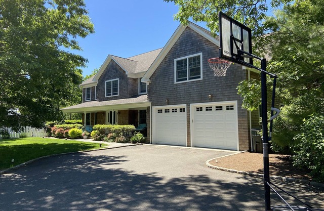 Beautiful, spacious, immaculate, home on quiet block