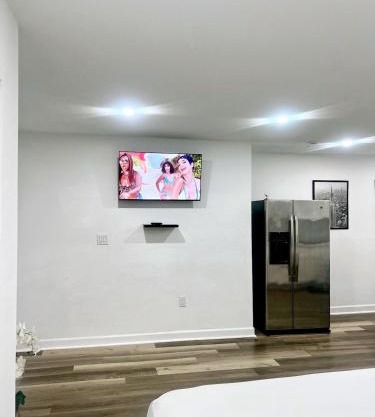 Beautiful studio with private backyard