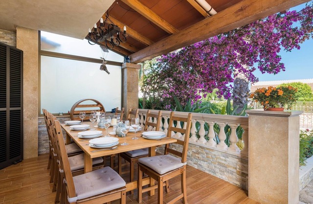 Beautiful Suite with Pool, Netflix, AC, and WiFi in Porto Colom