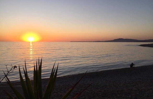 Beautiful three-room apartment with veranda facing the sea to admire breathtaking sunsets