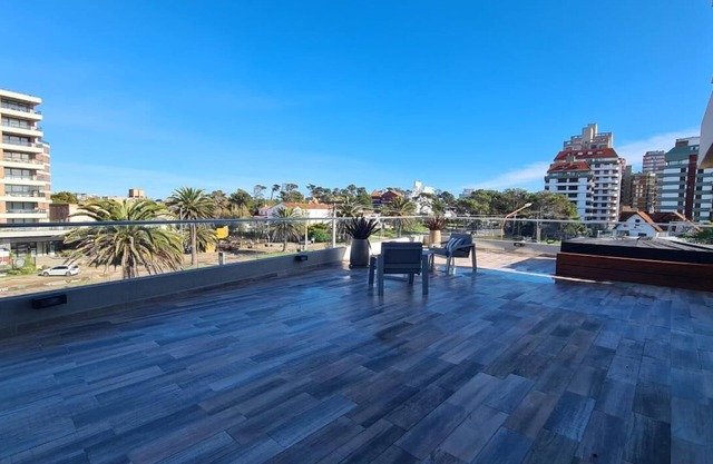 Beautiful three-room apartment in the center of Pinamar, steps from the sea.