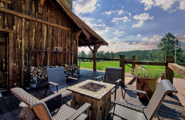 Beautiful Timber Frame Canyon with Spring Creek Canyon views!
