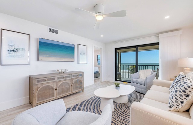 Beautiful top floor corner 2-bedroom with incredible views!