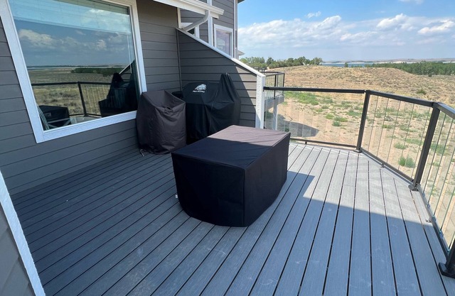 Beautiful townhome in gated community at Lake McConaughy!