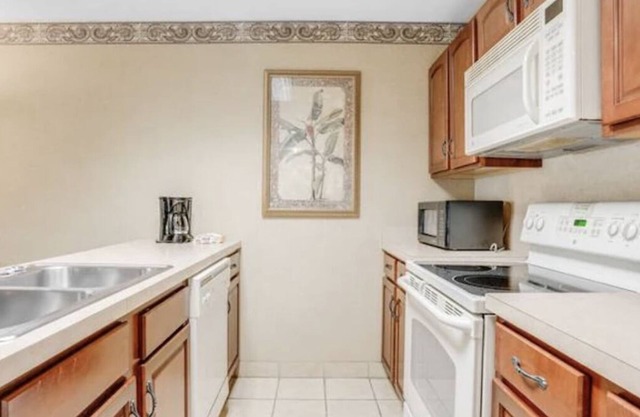 Beautiful two bedroom apartment with jacuzzi surrounded by Pocono Mountains