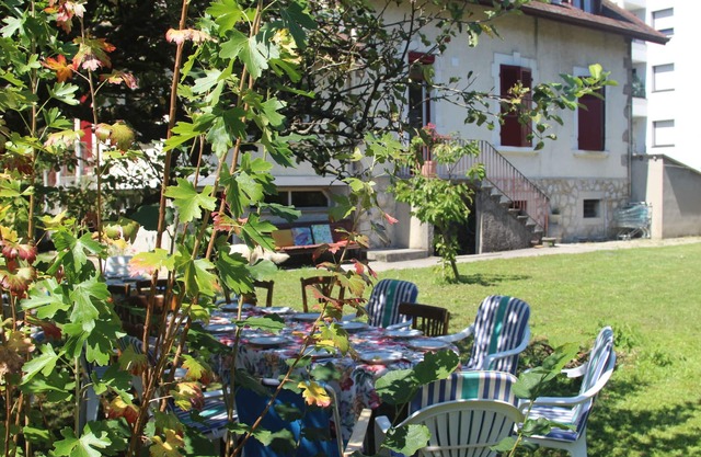 Beautiful typical Savoyard villa with large garden 4 minutes walk from the lake