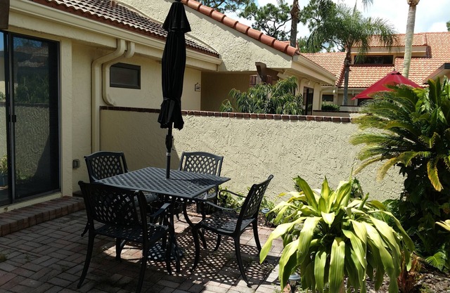 Beautiful updated 3bed/2bath Townhome in The Meadows!