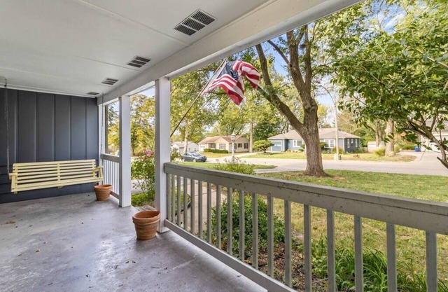 Beautiful Updated Ranch + Fenced In Yard + Minutes to Plaza!