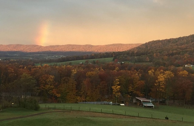 Beautiful valley views & next to Big Spring State Park