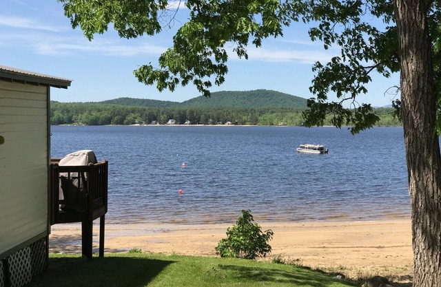 Beautiful Views @ 4-Season Lake House, Private Sandy Beach
