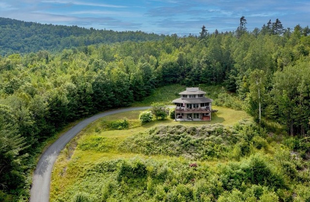 Beautiful Views! Next to Cannon Mountain & Franconia Notch.