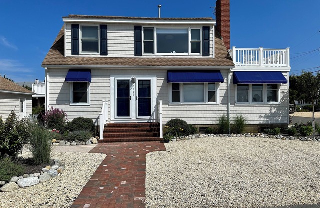 Beautiful views of sunsets over the bay and walking distance to the beach.