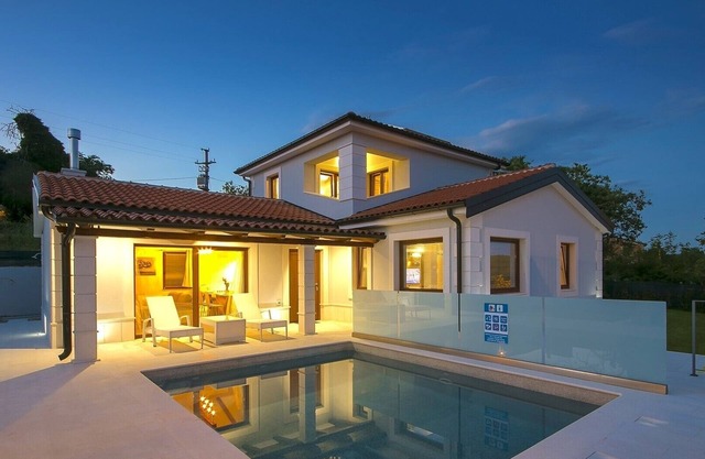 Beautiful Villa Gloria Vita with pool and jacuzzi
