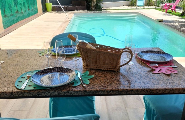 Beautiful villa in quiet neighborhood with pool