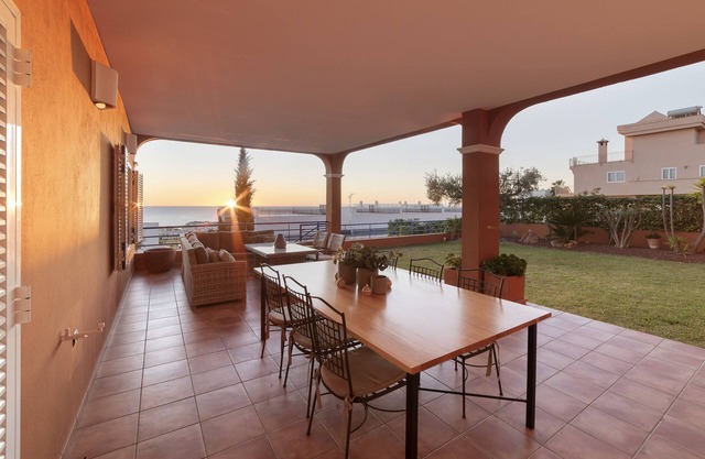 Beautiful Villa, stunning views, pool, golf course, perfect location.