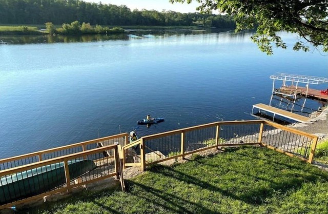 Beautiful waterfront vacation home with a view!