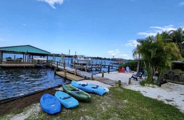 Beautiful waterfront bungalow. Great for family vacation or couples fishing week