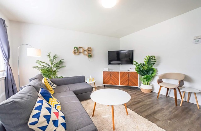 Beautiful, Well Appointed 3BR in Ferndale!