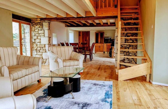 Beautifully restored 3 bedroom stone farmhouse near Bergerac sleeps 7