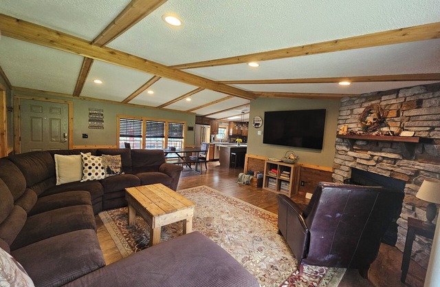 Beautifully fully remodeled cabin in the woods
