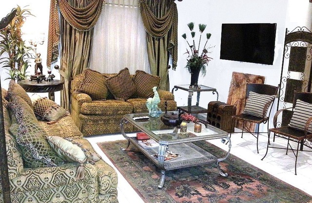 Beautifully Furnished Condo with Pool In Gated Community, 1 Floor. Mcallen