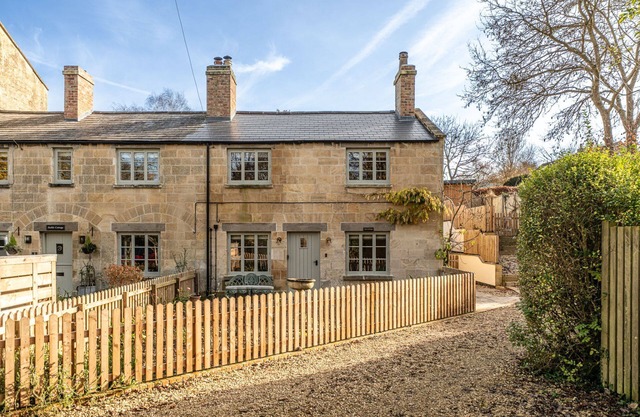 Beautifully presented dog friendly holiday cottage - River Cottage