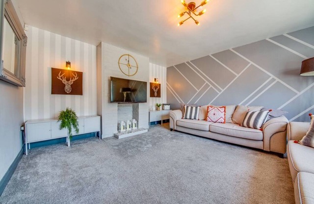 Beautifully Presented & Spacious 6 Bed House