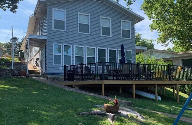 Beautifully Remodeled Lake Front Home at 7MM- Sleeps 10
