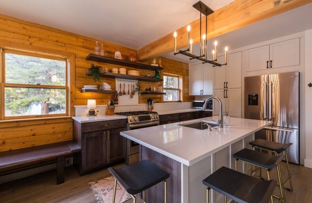 Beautifully Remodeled Cabin tucked away in the wonderful Spring Creek Area!