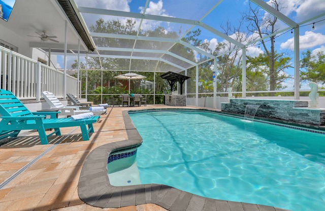 Beautifully renovated home free heated poolgarage available at Apollo beach