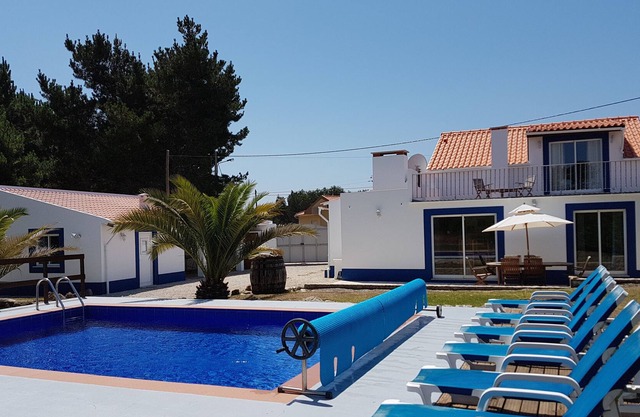 Beautifully renovated private house with separate garden bedroom and heated pool