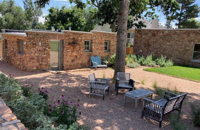 Beautifully Renovated Historic Boulder Guesthouse for Longer Stays/30 day min