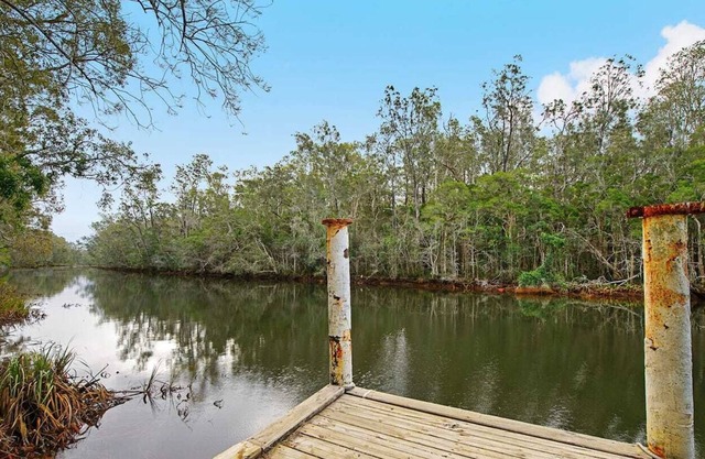 Beautifully situated five bedroom riverfront, Queenslander!