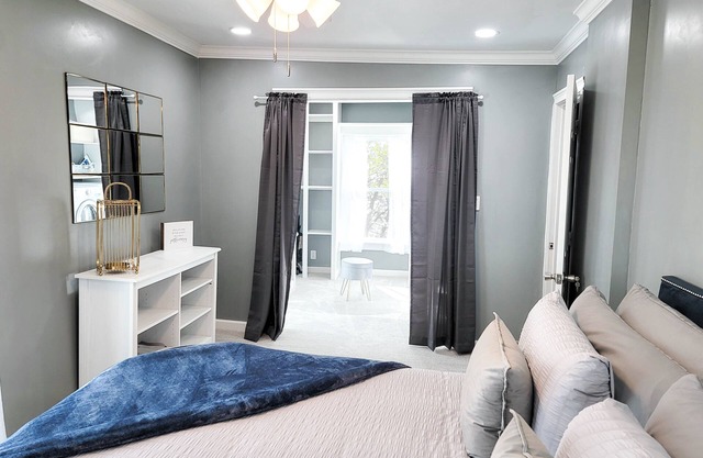 Beautifully Updated West Plaza Home. 3bd 2bth, w/2 Cal King. Perfect location!