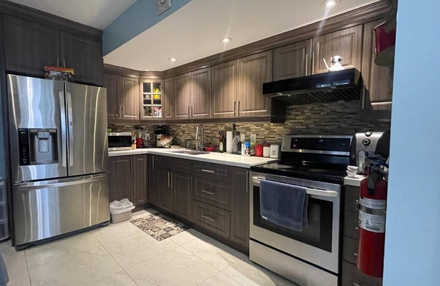 Beautuful luxurious suite close to lakeshore