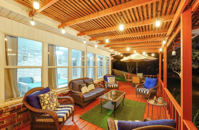 Beaver Lake Retreat w/Deck: Paddle, Bike, Relax!