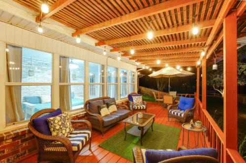 Beaver Lake Retreat with Deck Paddle, Bike, Relax!